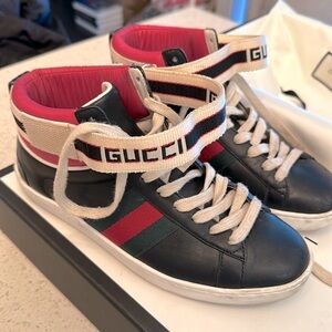 GUCCI sneakers - worn, with some damage plus box and 2 Gucci sham bags